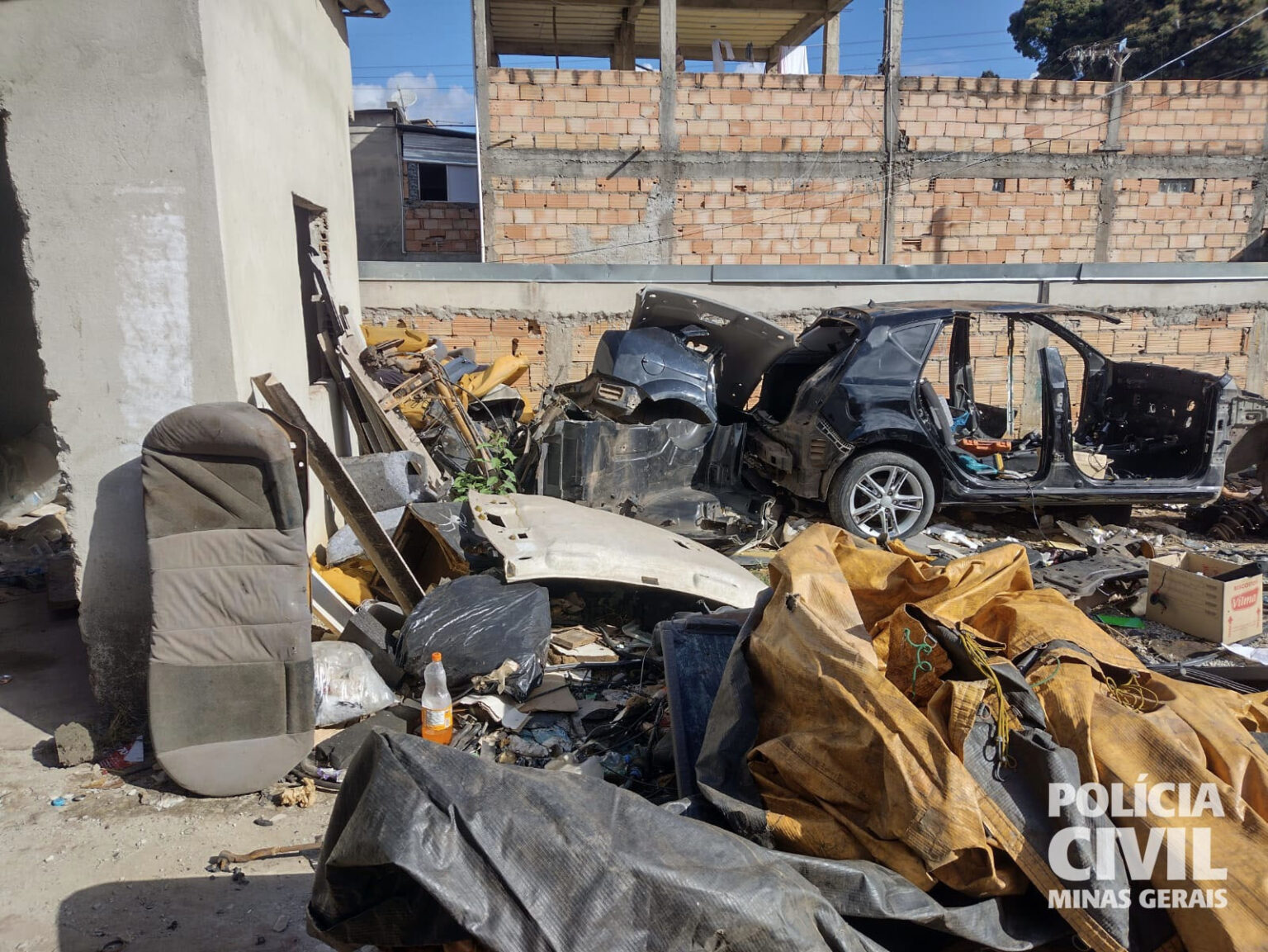 Homem é preso em por desmanche de veículos no Barreiro, em BH Homem é preso em por desmanche de veículos no Barreiro, em BH - Foto: Divulgação/PCMG