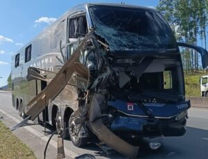 Criança de 3 anos está entre os mortos de acidente entre ônibus na BR-040 - Foto: Divulgação/CBMMG