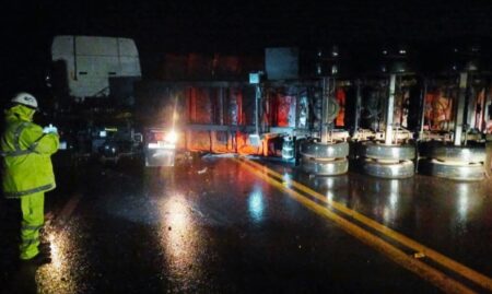 Acidente entre três veículos deixa ferido na BR-040, em Itabirito - Foto: Divulgação