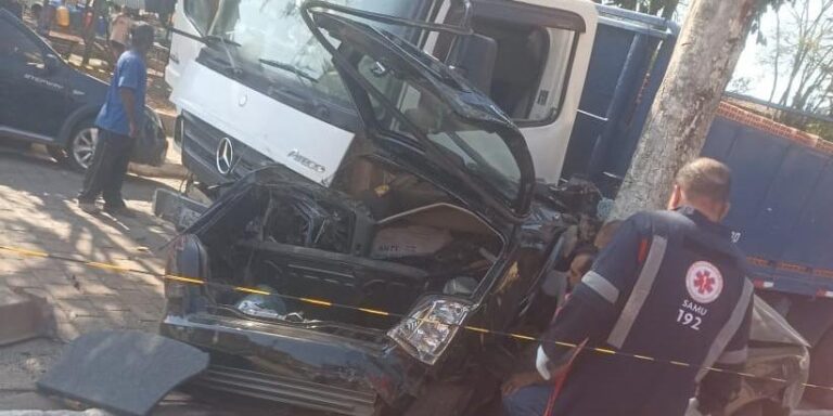 Duas pessoas morrem após caminhão perder freio e atingir carros em Jaboticatubas - Foto: Divulgação / Corpo de Bombeiros