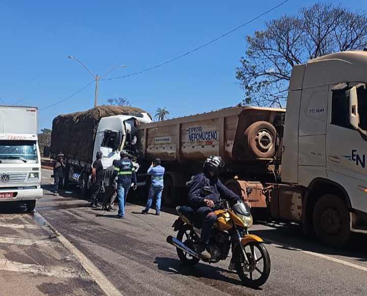 Motorista de carreta morre em acidente na Rodovia Fernão Dias, na Grande BH Motorista de carreta morre em acidente na Rodovia Fernão Dias, na Grande BH - Foto: Reprodução/Redes Sociais