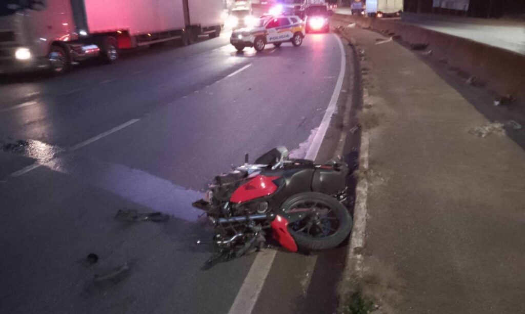 Acidente com moto deixa homem morto e interdita Via Expressa em Contagem Acidente com moto deixa homem morto e interdita Via Expressa em Contagem - Foto: Divulgação/Transcon