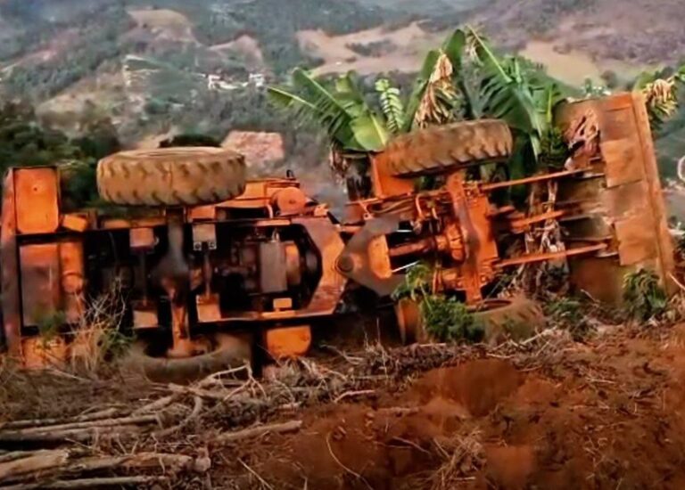 Criança de 11 anos morre após tombamento de trator em Manhuaçu Criança de 11 anos morre após tombamento de trator em Manhuaçu - Foto: Divulgação/CBMMG