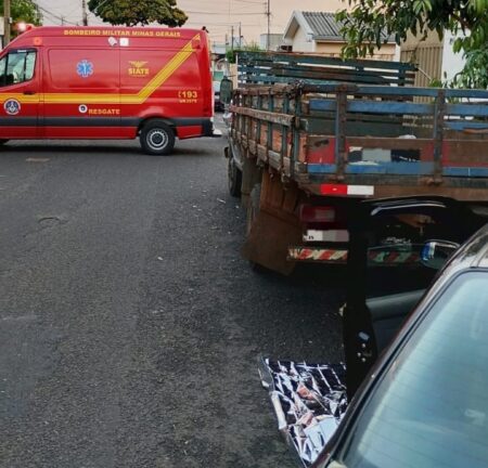 Mulher morre atropelada e prensada por carro em Uberlândia - Foto: Divulgação/CBMMG