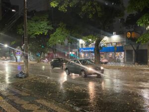 BH entra em alerta para chuva com ventos de até 40 km/h - Foto: Por Dentro de Minas