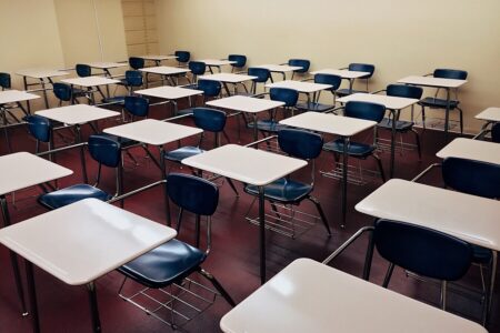 Professor fica só de cueca após ter calça arrancada por aluno em escola de BH - Foto: Reprodução/Pixabay