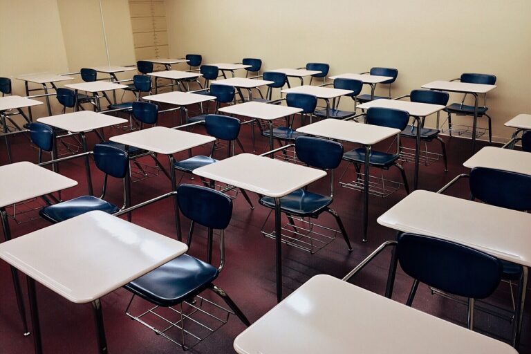 Professor fica só de cueca após ter calça arrancada por aluno em escola de BH - Foto: Reprodução/Pixabay