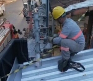 Homem morre eletrocutado ao instalar telhado de zinco em Sete Lagoas - Foto: Divulgação/CBMMG