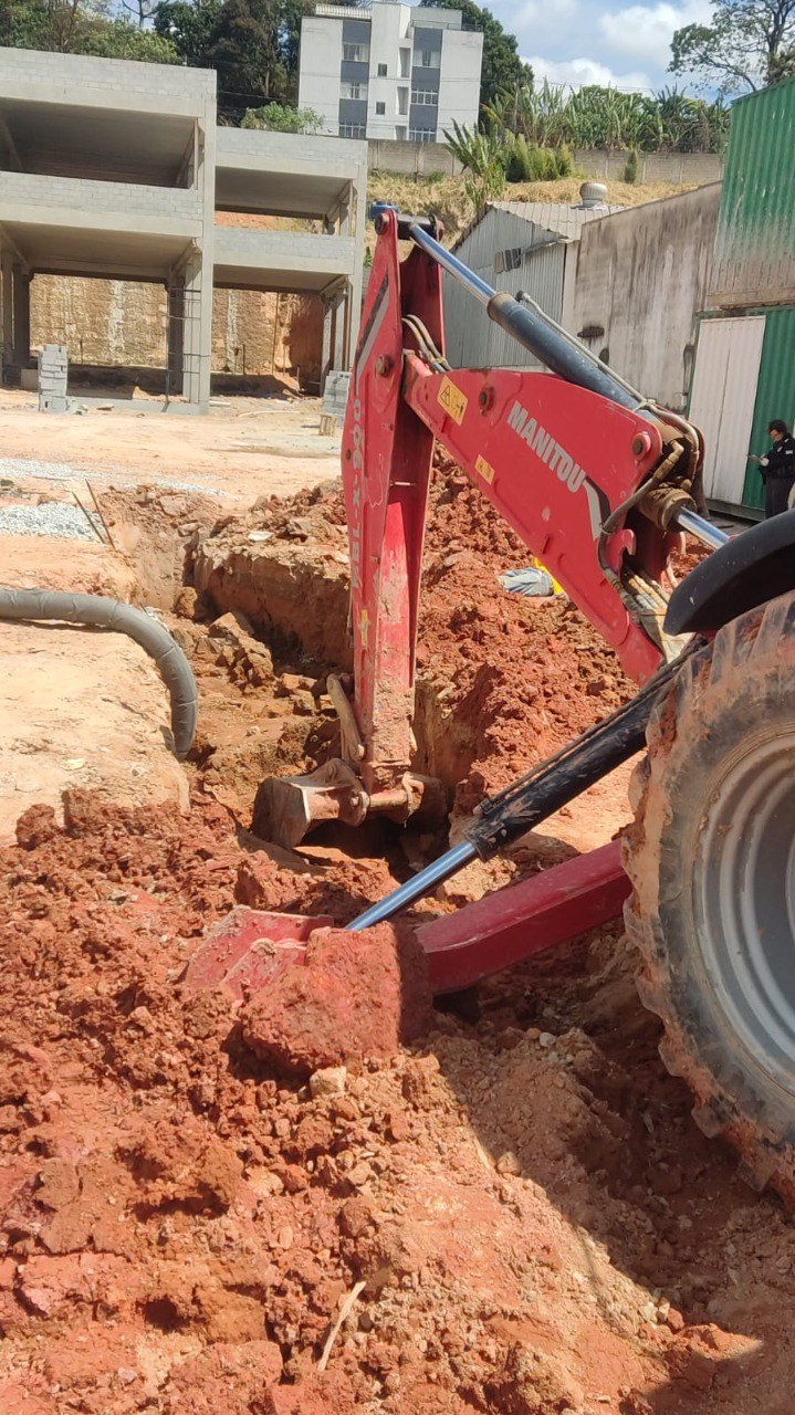 Homem morre soterrado em obra de supermercado em Betim - Foto: Divulgação/CBMMG