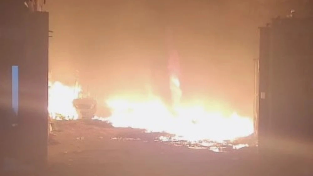 Incêndio atinge ferro-velho em Contagem e assusta moradores Incêndio atinge ferro-velho em Contagem e assusta moradores - Foto: Divulgação/Corpo de Bombeiros