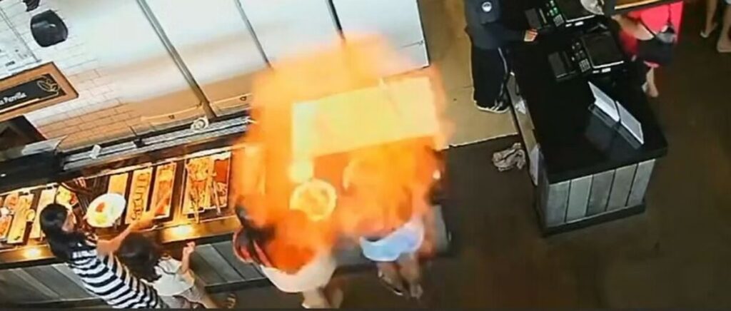 Mulher tem cabelo incendiado em restaurante e sofre queimaduras graves em BH Mulher tem cabelo incendiado em restaurante e sofre queimaduras graves em BH - Foto: Reprodução