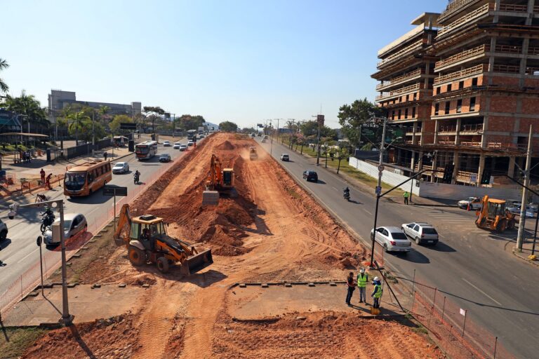 Obras de trincheira alterá trânsito na Avenida Cristiano Machado, em BH; veja mudanças - Foto: Adão de Souza/PBH