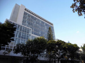 UEMG abre concurso público com 179 vagas para níveis médio e superior em Minas Gerais - Foto: Divulgação/UEMG