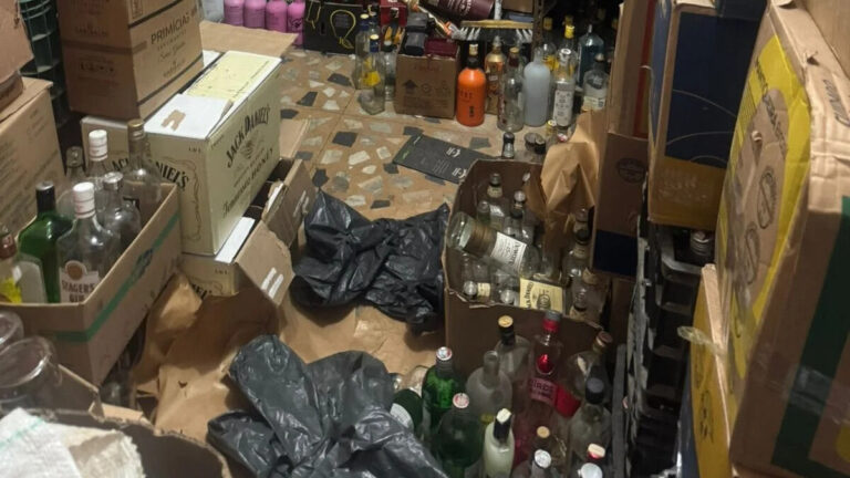 Polícia Civil fecha novo ponto de falsificação de bebidas no Centro de BH - Foto: Divulgação/PCMG