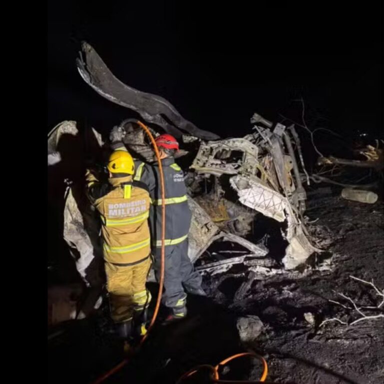 Dois homens morrem carbonizados após acidente na BR-367, em Itaobim - Foto: Divulgação/CBMMG