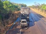 Motorista morre carbonizado após colisão com caminhão na BR-365 em Minas - Foto: Divulgação/Corpo de Bombeiros