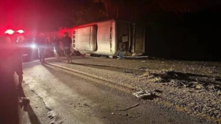 Ônibus com passageiros de Minas Gerais sofre acidente em Pernambuco e mata 16 pessoas Ônibus com passageiros de Minas Gerais sofre acidente em Pernambuco e mata 16 pessoas - Foto: Reprodução/Redes Sociais