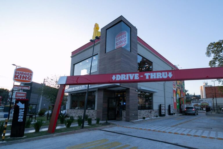 Burger King vai dar sanduíche grátis para quem apresentar boleto em BH; veja locais e como participar Burger King 1