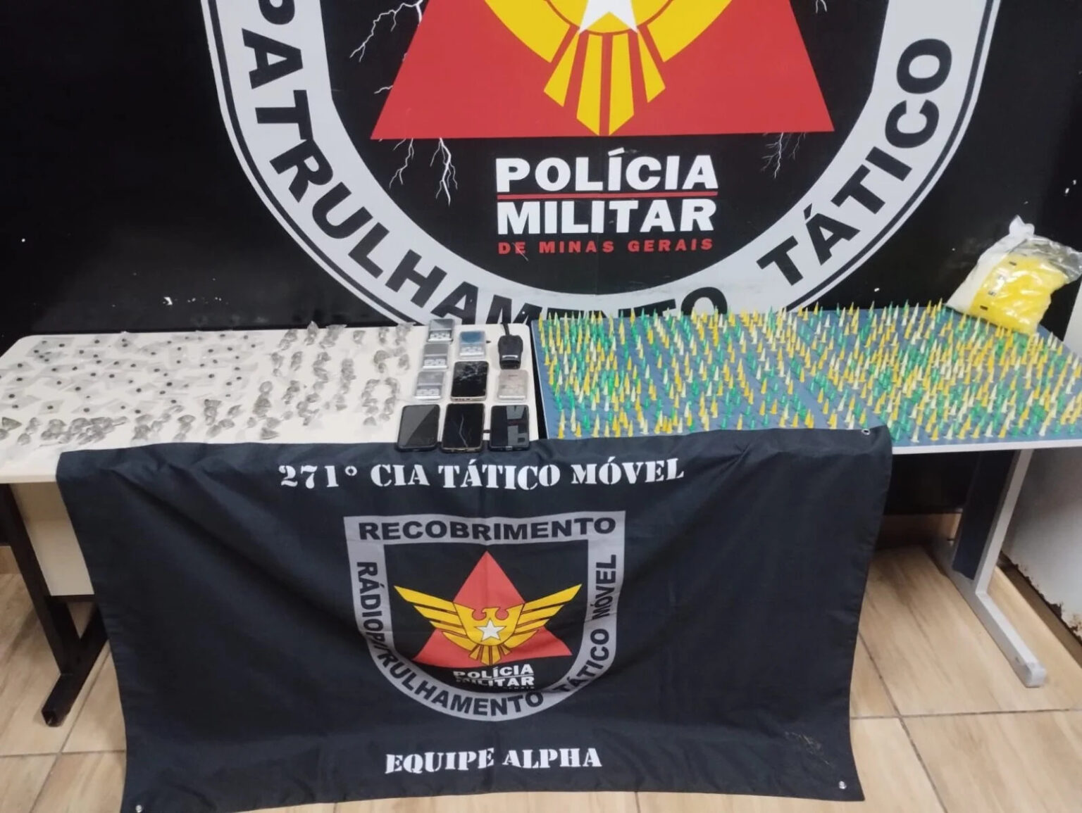 Jovem ligado ao Comando Vermelho é preso por tráfico em Caeté Jovem ligado ao Comando Vermelho é preso por tráfico em Caeté - Foto: Divulgação/PMMG