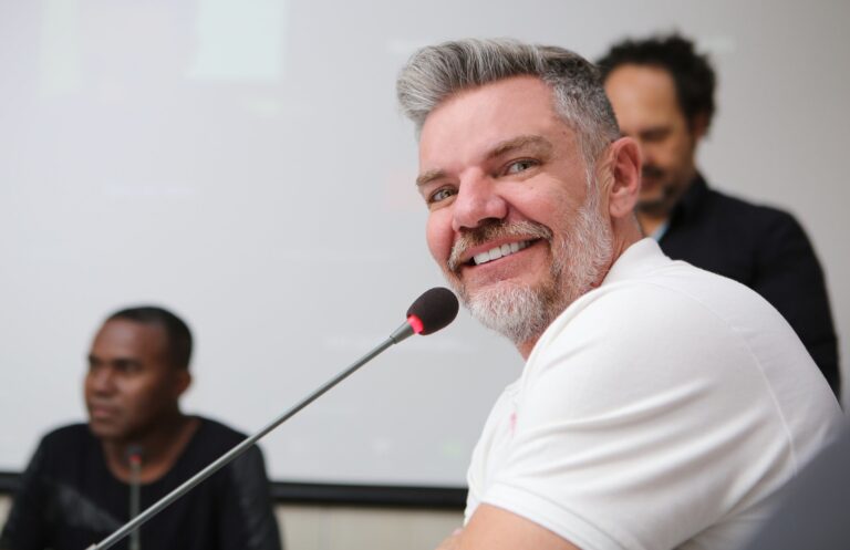 Presidente da Câmara de BH, Juliano Lopes, é acusado de agredir policial durante confusão Presidente da Câmara de BH, Juliano Lopes, é acusado de agredir policial durante confusão - Foto: Karoline Barreto/CMBH