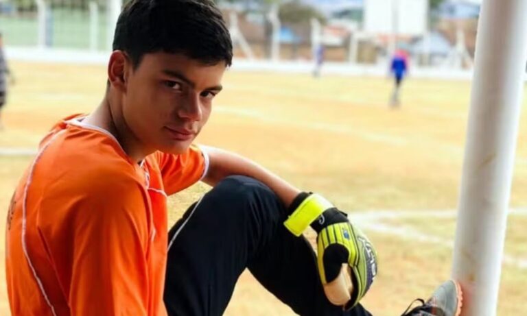 Adolescente morre após mal súbito durante jogo de futebol em Pouso Alegre Adolescente morre após mal súbito durante jogo de futebol em Pouso Alegre - Foto: Reprodução/Redes Sociais