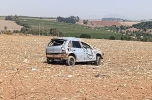 Homem morre ejetado após acidente de carro na MGC-491, em Alfenas - Foto: Divulgação/CBMMG
