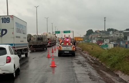Motociclista morre em acidente com caminhão no Anel Rodoviário, em BH - Foto: Divulgação/BHTrans