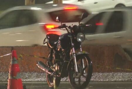 Motociclista morre após ser arrastado por caminhão no Anel Rodoviário, em BH Motociclista morre após ser arrastado por caminhão no Anel Rodoviário, em BH - Foto: Reprodução/TV Globo