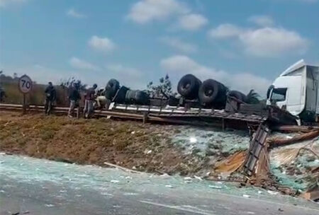 Motorista de carreta morre preso às ferragens após acidente na BR-040, em Contagem - Foto: Reprodução/Redes Sociais