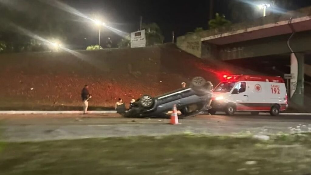 Mulher embriagada cai de viaduto na BR-381, em Ipatinga, após comemorar aniversário Mulher embriagada cai de viaduto na BR-381, em Ipatinga, após comemorar aniversário - Foto: Reprodução
