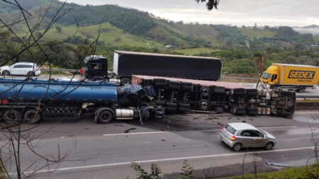 Duas pessoas morrem em acidente entre carretas na Rodovia Fernão Dias, no Sul de Minas - Foto: Reprodução/Redes Sociais