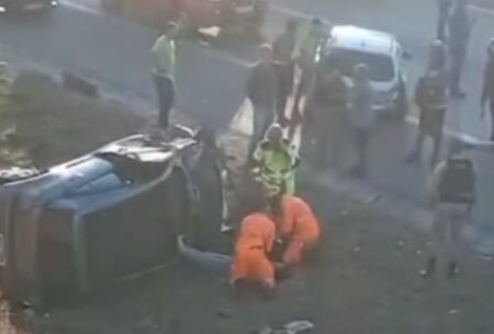 Acidente entre dois carros e moto deixa mulher morta na MG-010, na Grande BH Acidente entre dois carros e moto deixa mulher morta na MG-010, na Grande BH - Foto: Reprodução/Redes Sociais