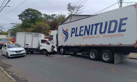 Motorista fica preso às ferragens após acidente na Pampulha, em BH Motorista fica preso às ferragens após acidente na Pampulha, em BH - Foto: Divulgação/Corpo de Bombeiros