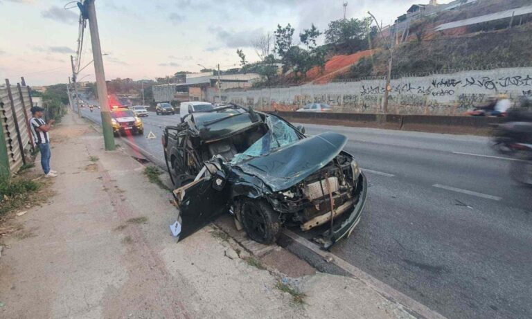 Acidente entre caminhonete e caminhão deixa ferido na Via Expressa, em Contagem - Foto: Divulgação/TransCon