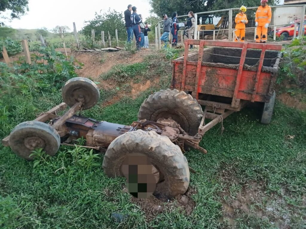 Adolescente morre ao tombar trator em represa em Bom Sucesso Adolescente morre ao tombar trator em represa em Bom Sucesso - Foto: Divulgação/Corpo de Bombeiros