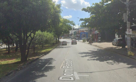 Motociclista morre após bater em árvore na Avenida Pedro II, em BH Motociclista morre após bater em árvore na Avenida Pedro II, em BH - Foto: Reprodução/Google Maps