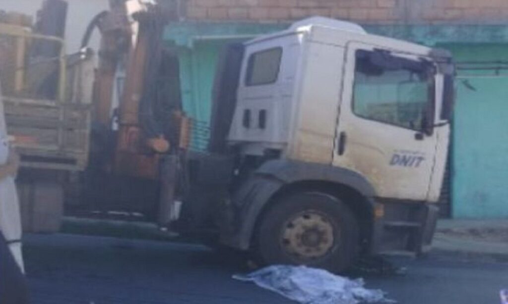 Ciclista morre atropelado por caminhão em Contagem - Foto: Reprodução