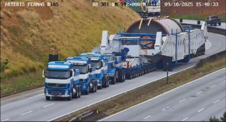 Pane em caminhão com carga gigante interdita Rodovia Fernão Dias; veja desvio Pane em caminhão com carga gigante interdita Rodovia Fernão Dias; veja desvio - Foto: Divulgação/Arteris Fernão Dias