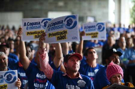 Trabalhadores da Copasa lotam ALMG em protesto contra privatização da Copasa Trabalhadores da Copasa lotam ALMG em protesto contra privatização da Copasa - Foto: Ramon Bitencourt
