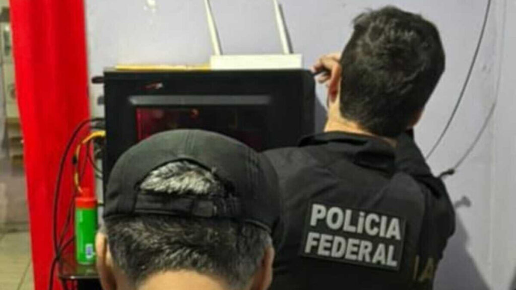 Polícia Federal cumpre mandado contra suspeito de abuso infantil em Minas Gerais Polícia Federal cumpre mandado contra suspeito de abuso infantil em Minas Gerais - Foto: Divulgação/PF