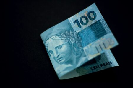 Stablecoins Brasileiras: Quem Está Vencendo a Corrida do Real Digital? Prefeitura da Grande BH paga primeira parcela do 13º salário nesta sexta (24) - Foto: Daniel Dan/Unsplash