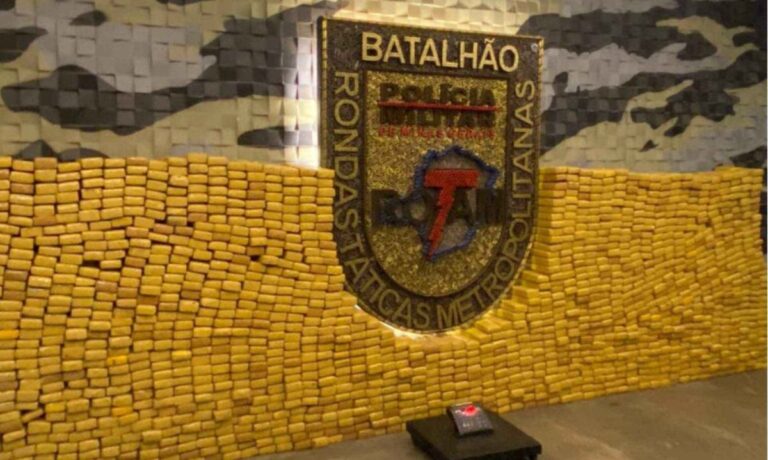 Mais de uma tonelada e meia de maconha é apreendida em Contagem Mais de uma tonelada e meia de maconha é apreendida em Contagem - Foto: Divulgação/PMMG