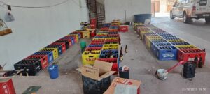 Polícia apreende galpão com mais de 3 mil garrafas de cerveja falsificada em Betim - Foto: Divulgação/PMMG