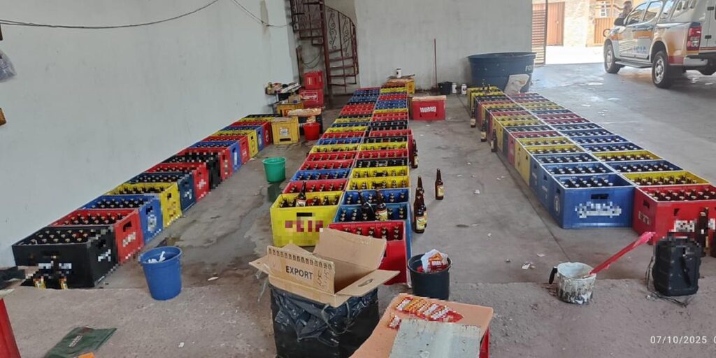 Polícia apreende galpão com mais de 3 mil garrafas de cerveja falsificada em Betim - Foto: Divulgação/PMMG