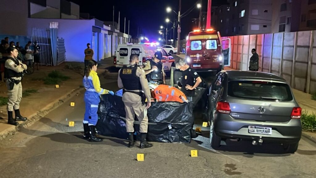 Corretor de imóveis é morto a tiros dentro de carro em Uberlândia 1 Corretor de imóveis é morto a tiros dentro de carro em Uberlândia - Foto: Divulgação/PMMG