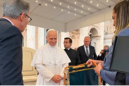 Papa recebe artesanato de Sabará  image 750x500 68fa434bccde7 et04KX
