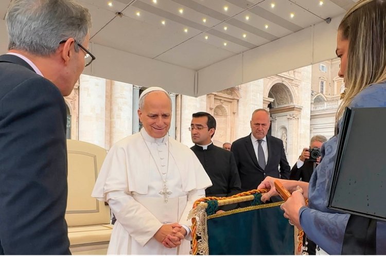 Papa recebe artesanato de Sabará  image 750x500 68fa434bccde7 et04KX