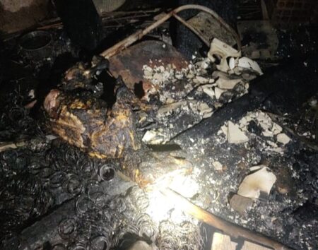 Homem morre carbonizado após incêndio atingir casa em Lagoa Santa