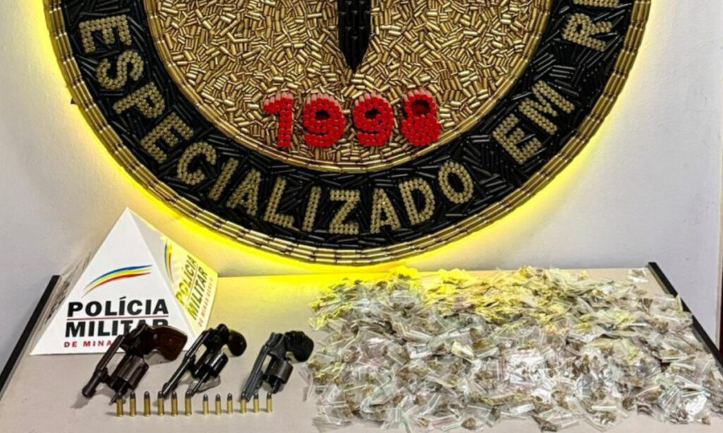 Operação da PM apreende armas e quase mil porções de maconha em Betim - Foto: Divulgação/PMMG