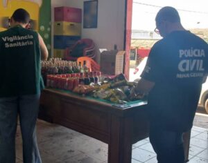 Bar é interditado por vender bebidas falsificadas e cigarros irregulares na Grande BH - Foto: Divulgação/PCMG